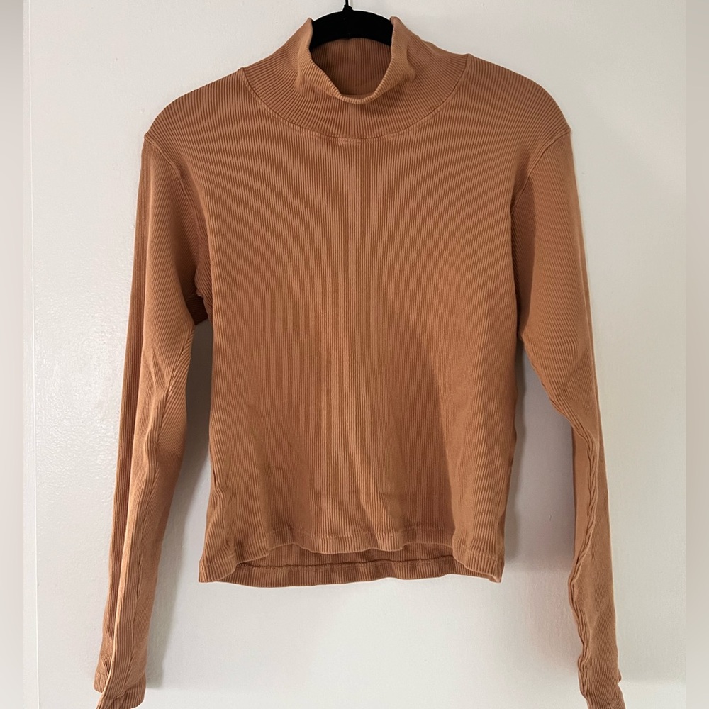 Big Bud Press Brown long sleeve turtleneck in size Medium.